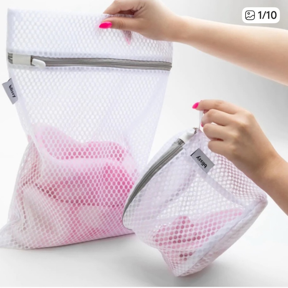 Blissy 2-Pack Mesh Delicates Lingerie Laundry Zipper Wash Bags
Never used